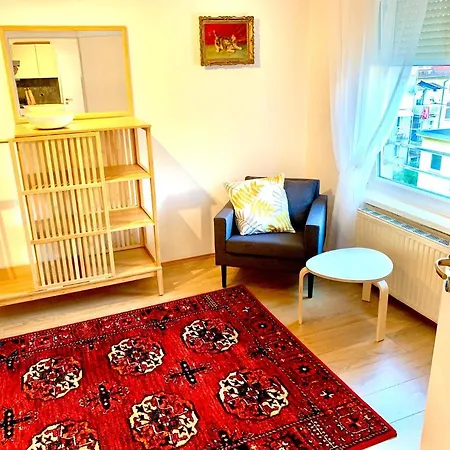 Elegant - By Nahuen Graz