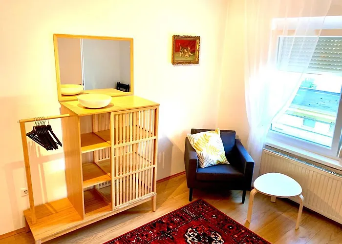 Elegant - By Nahuen 格拉茨